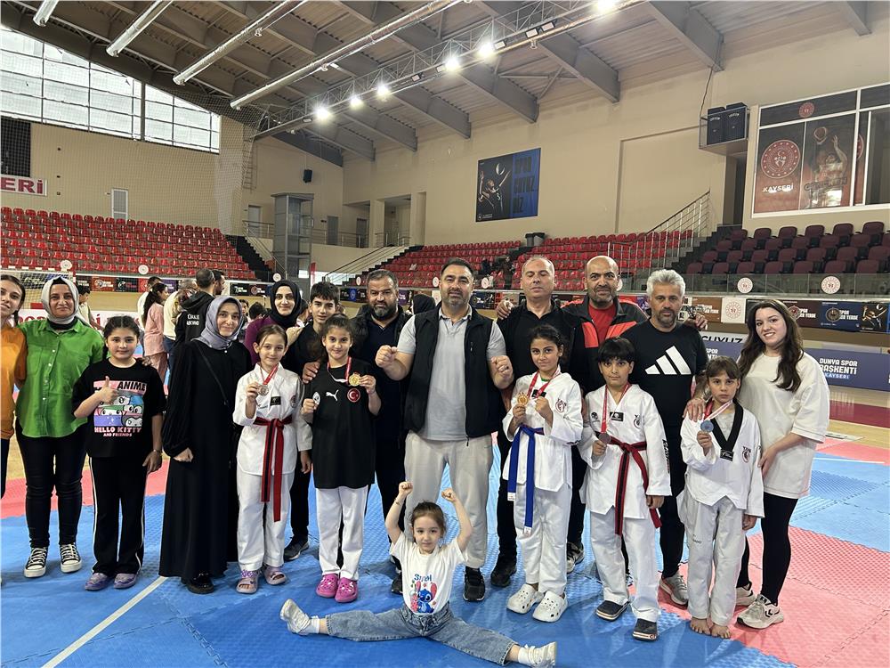 Minikler Taekwondo İl Müsabakaları yapıldı