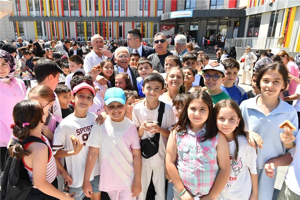 Başkan Büyükkılıç’tan okullardaki bahar coşkusuna yakın ilgi