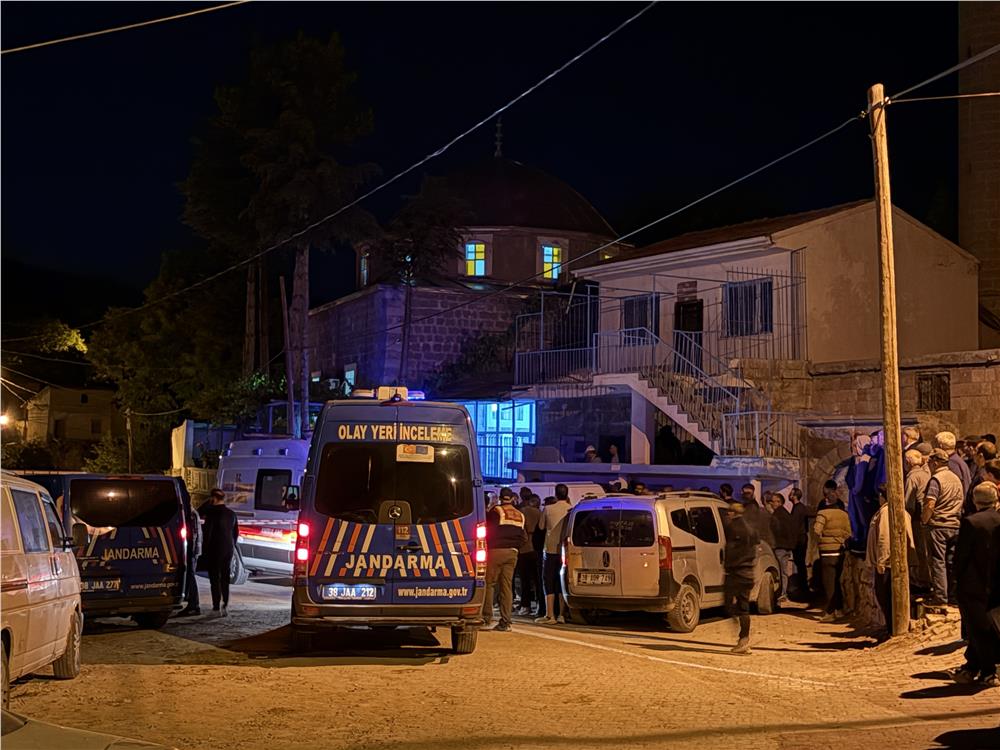 Camide 2 kişiyi bıçakla öldüren saldırganın asıl hedefi imammış