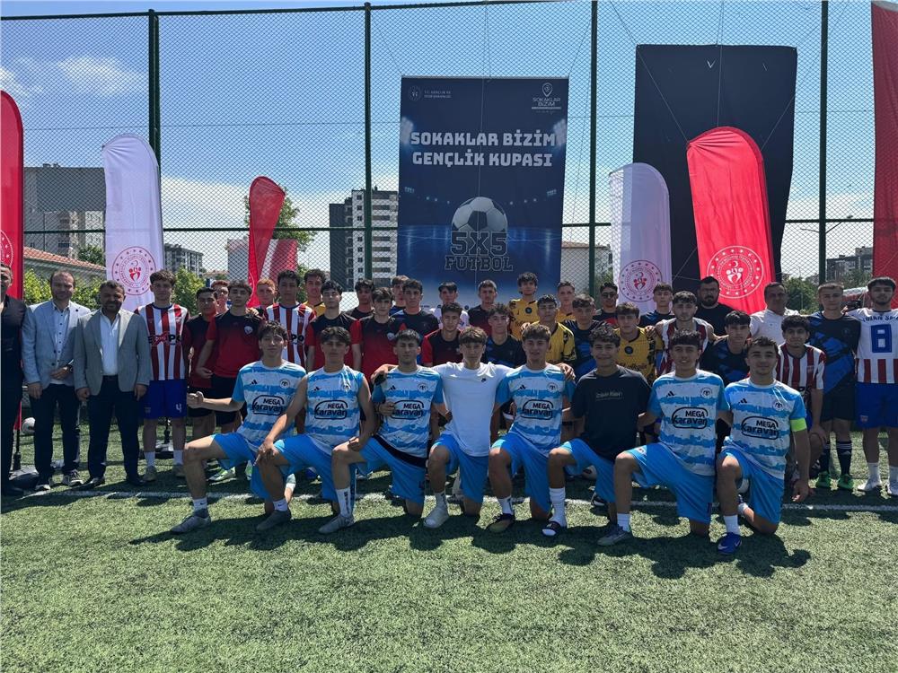 Kayseri’de 5x5 Futbol Gençlik Kupası başladı
