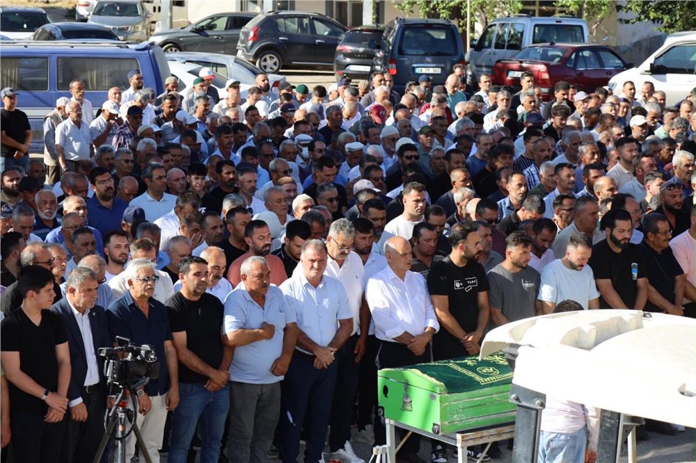 Almanya’dan memleketlerine giderken kazada ölen 3 kişi son yolculuğuna uğurlandı
