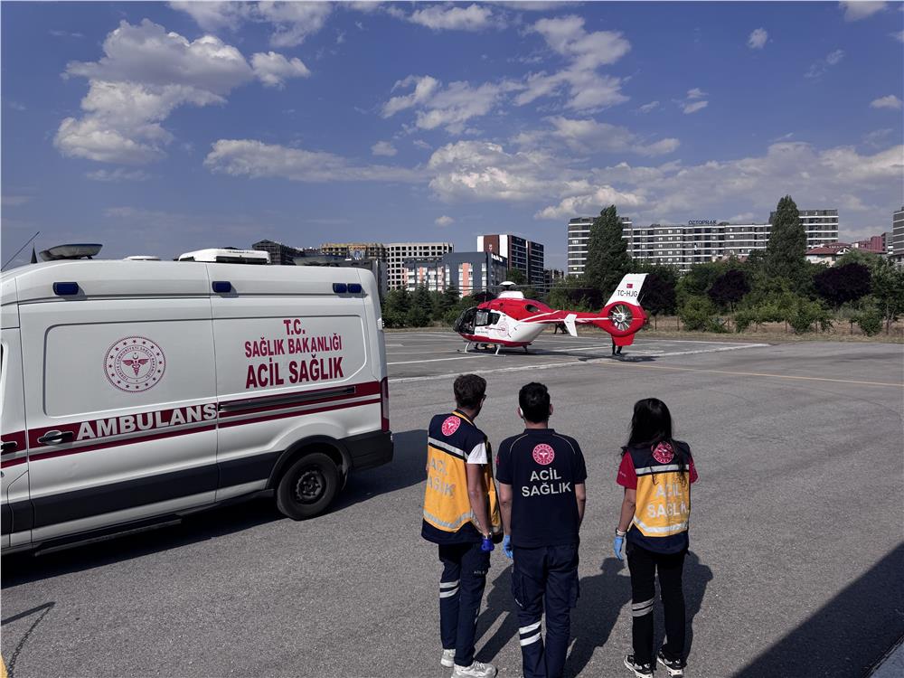 Ambulans helikopter beyin kanaması geçiren hasta için havalandı