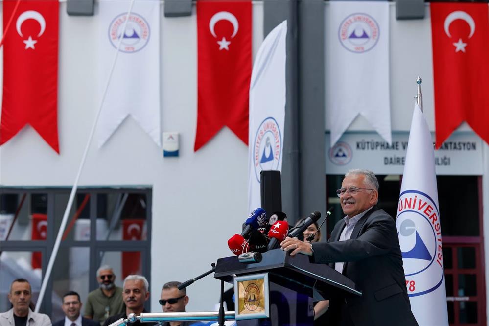 Başkan Büyükkılıç, yenilenen Kadir Has Merkez Kütüphanesi