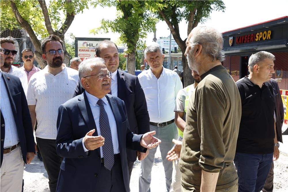 Başkan Büyükkılıç'tan Cumhuriyet Meydanı'ndaki büyük dönüşüme yakın takip