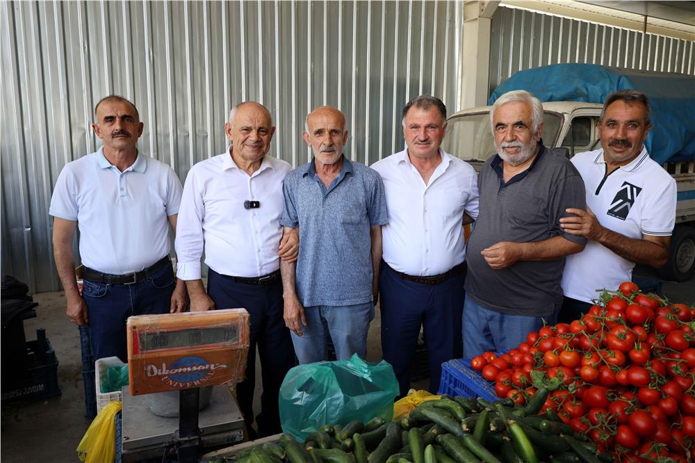 Başkan Öztürk kapalı pazar yerinde esnaf ve vatandaşlarla buluştu