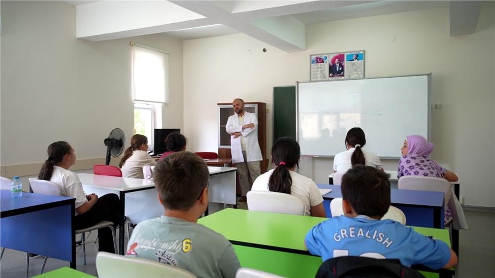 Büyükşehir'in KAYMEK Yaz Okulu'nda çocuklar eğlenerek öğreniyor