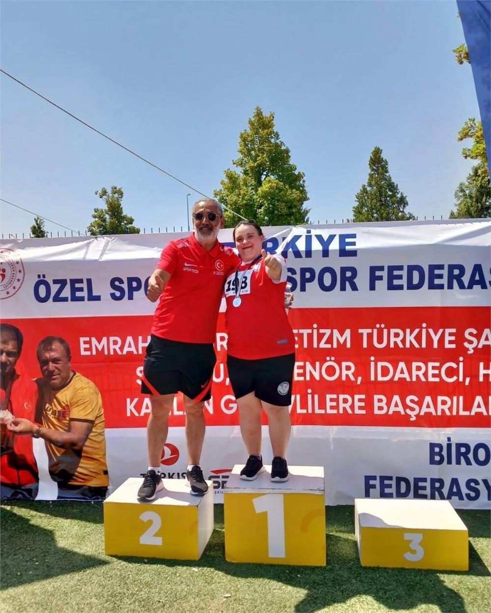 Çolakbayrakdar: Özel sporcularımız azimleriyle Türkiye