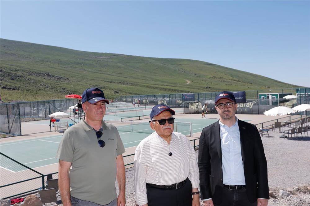 Erciyes'te 52 ülkeden bin tenisçi Dünya Tenis Turu'nda ter döktü