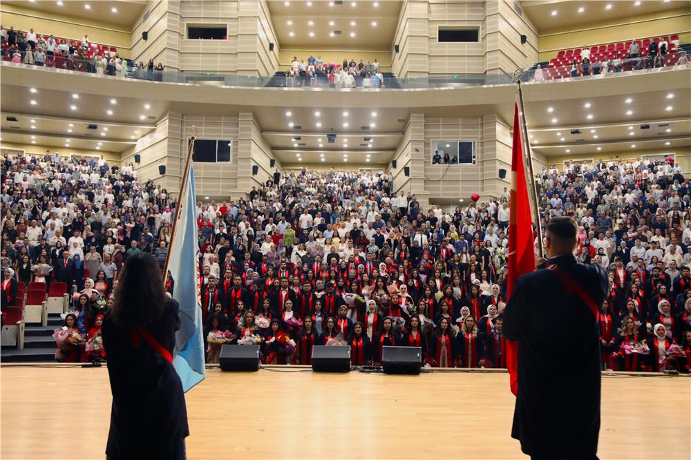 ERÜ Eğitim Fakültesi mezunlarını verdi