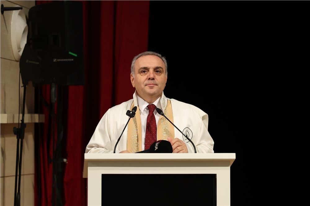 ERÜ Mimarlık Fakültesi’nde mezuniyet sevinci