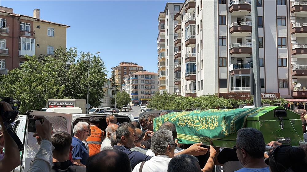 Feci kazada hayatını kaybeden anne ve 8 aylık bebeği yan yana toprağa verildi