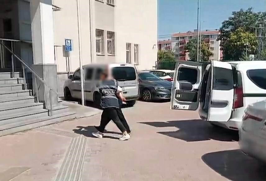 28 yıl kesinleşmiş cezası olan firari polisten kaçamadı