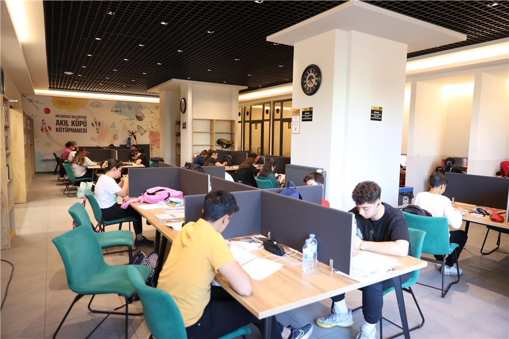Akıl Küpleri'nden büyük başarı: 345 genç üniversiteli oldu