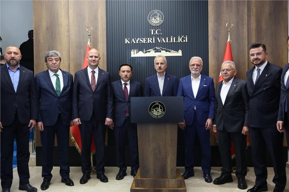 Bakan Uraloğlu’ndan Vali Çiçek’e ziyaret