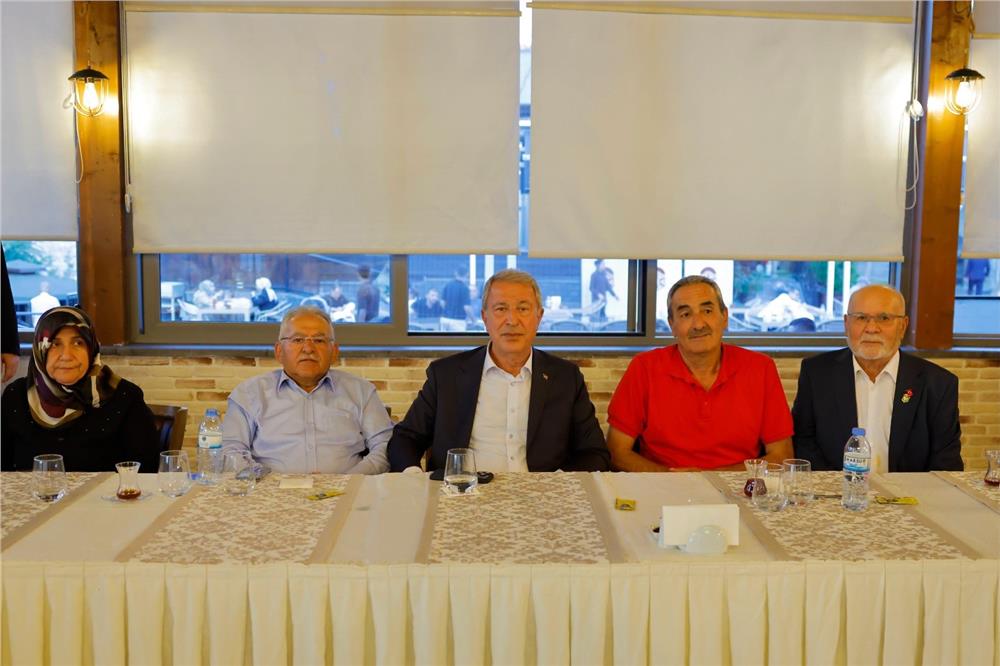 Başkan Büyükkılıç ve Akar, şehit aileleri ve gaziler ile buluştu