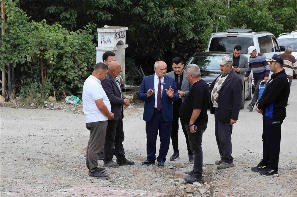Başkan Öztürk, Derebağ Mahallesi’nde incelemelerde bulundu