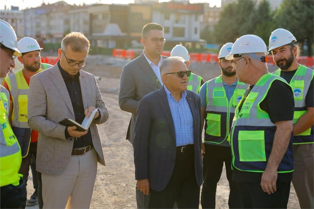 Büyükkılıç, Kartal Katlı Kavşağı’nda Çalışmaları Adım Adım İzliyor