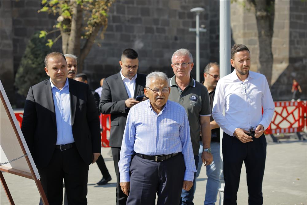 Büyükkılıç'tan Cumhuriyet Meydanı ve Yeraltı Çarşısı'ndaki yatırımlara yakın takip