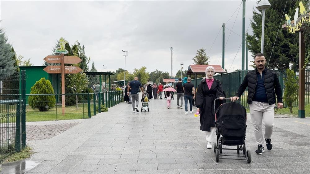 Büyükşehir Hayvanat Bahçesi’ni 30 Ağustos’ta 5 bin 500 kişi ziyaret etti