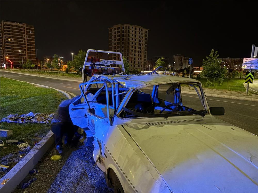 Kayseri'de iki otomobil çarpıştı: 4 yaralı