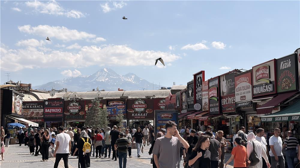 Kayseri'de termometreler 34 dereceyi gösterdi