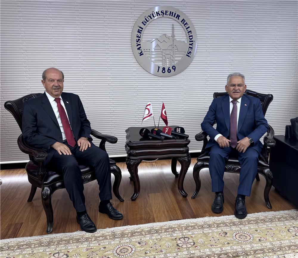 KKTC 5. Cumhurbaşkanı Tatar Başkan Memduh Büyükkılıç'ı makamında ziyaret etti