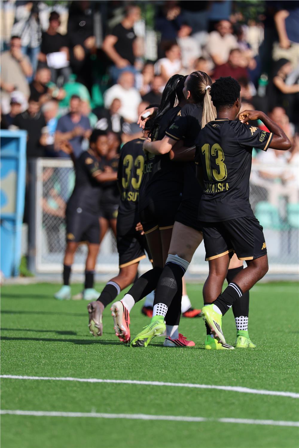 Laurıe Ann Moıse 2026-2027 sezonuna hat-trick yaparak başladı