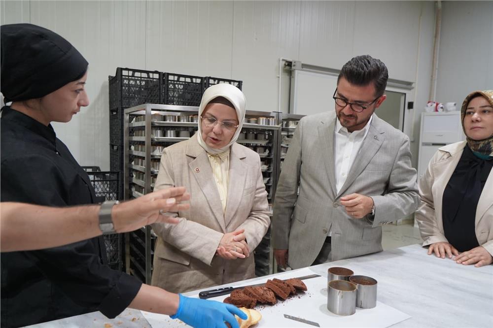 Okandan: Sanayicilerimizle istişare ediyor, hep birlikte daha güçlü olacağımıza inanıyoruz