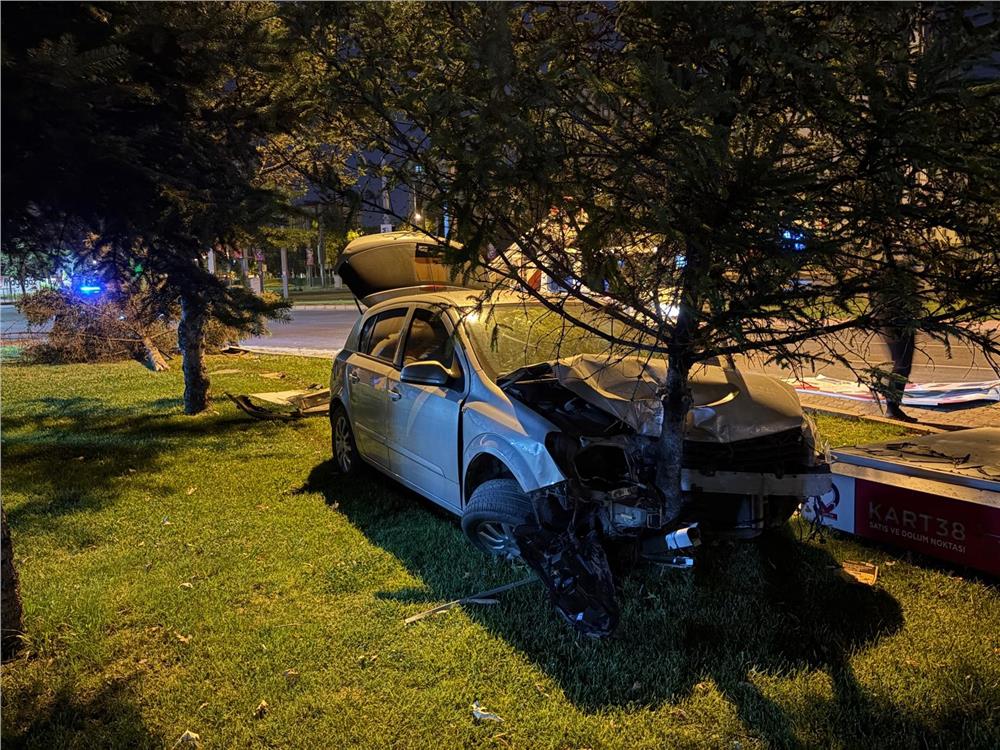 Otomobil parka daldı, ortalık savaş alanına döndü