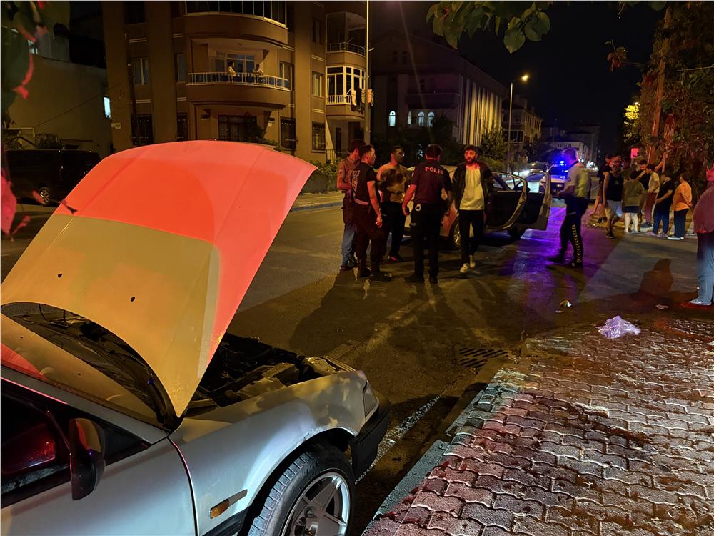 Otomobillerin çarpıştığı kazada sürücülerden biri firar etti