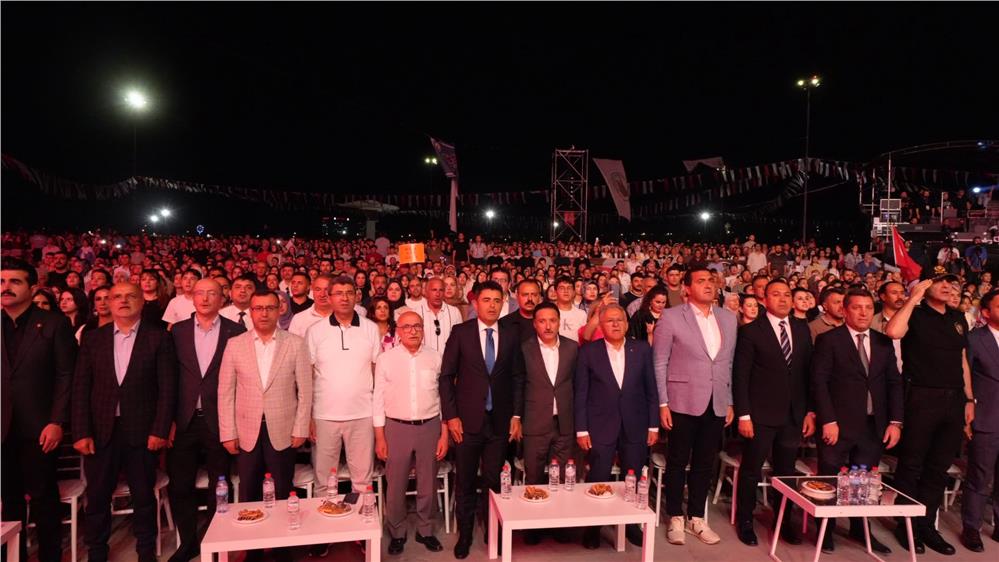 ‘Sivaslılar Günü'nde Ebru Yaşar rüzgarı