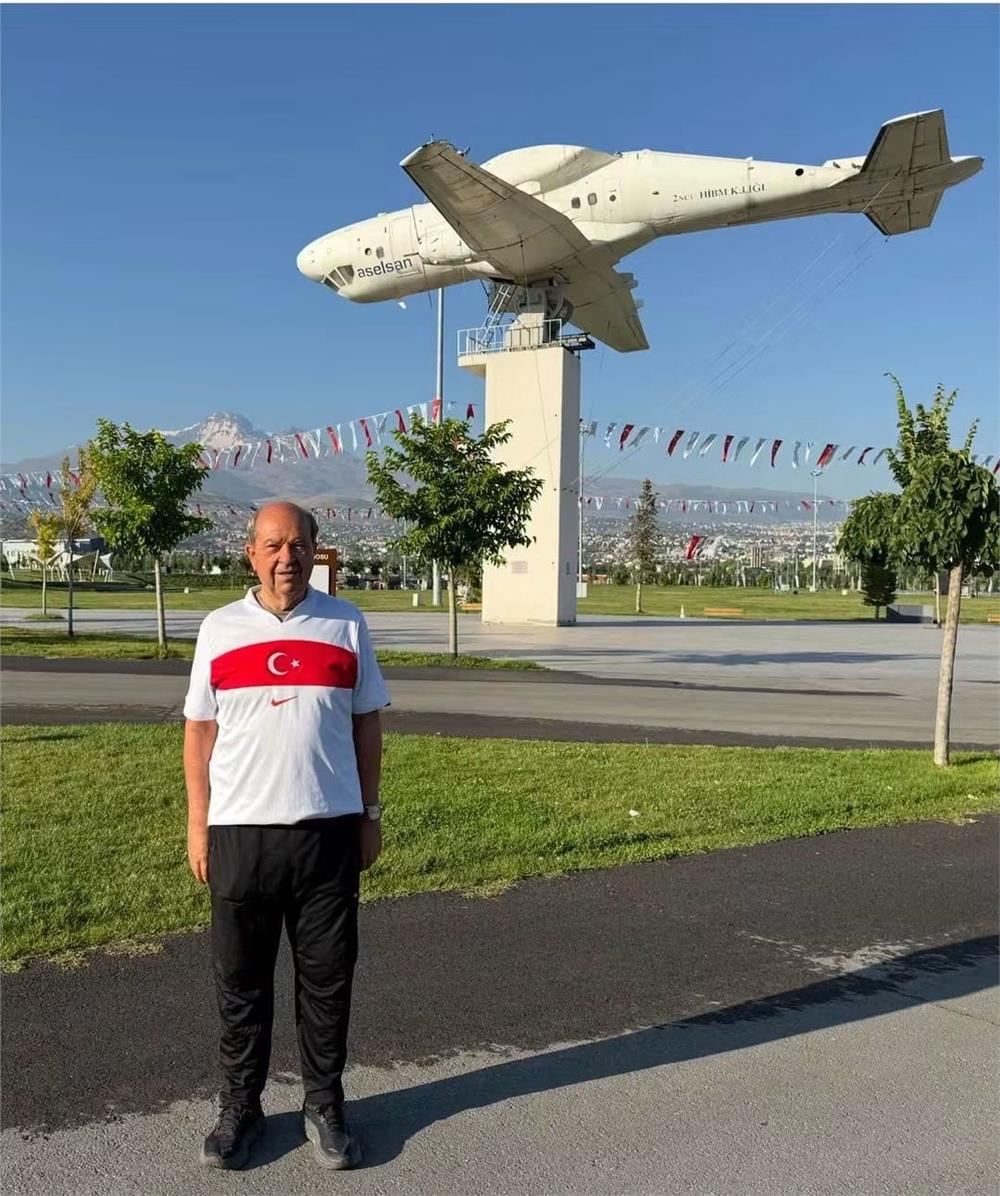Tatar, Kıbrıs Barış Harekatı'ndan dönen uçakların indiği yerden paylaşım yaptı