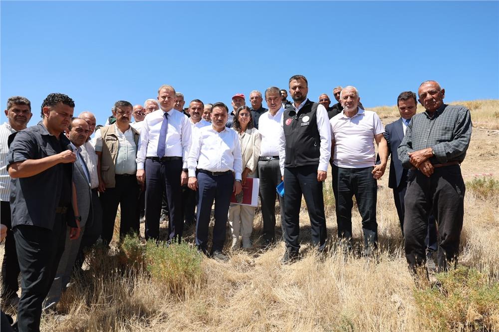 Vali Çiçek, Eğriköy Höyük Kazı Alanı’nı ziyaret etti