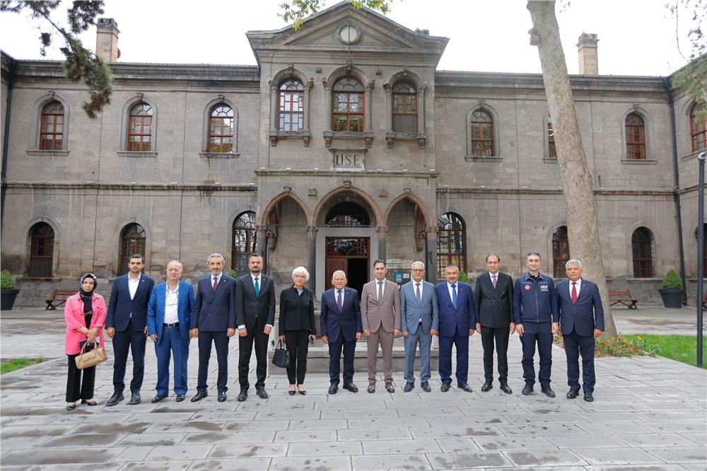 Başkan Büyükkılıç, Kent Konseyi'nin yeni yönetimini ağırladı