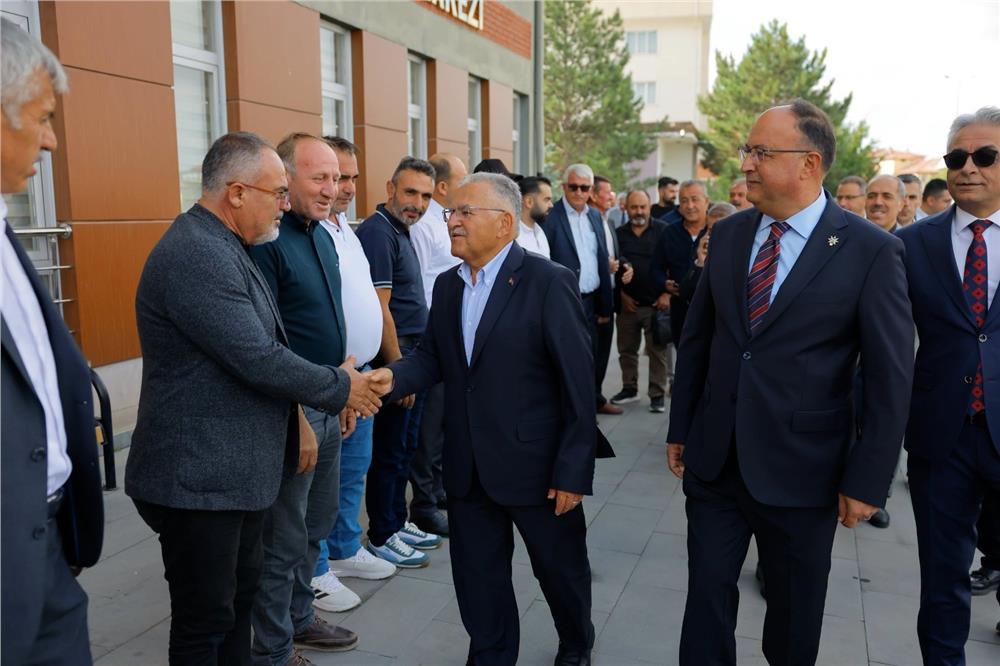Başkan Büyükkılıç, Tomarza’da muhtarlarla istişare etti