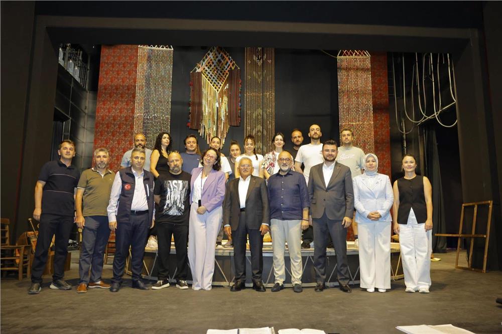 Büyükkılıç, Kayseri Devlet Tiyatrosu'nu inceledi
