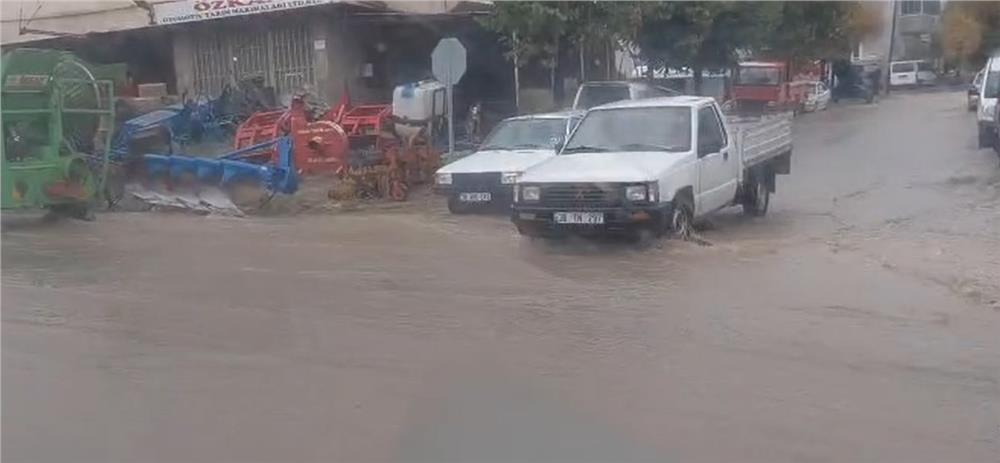 Develi'de sağanak yağış etkili oldu