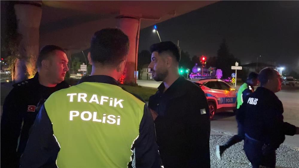 Dur’ ihtarına uymayarak gözden kaybolan sürücü kaza yapmış halde yakalandı