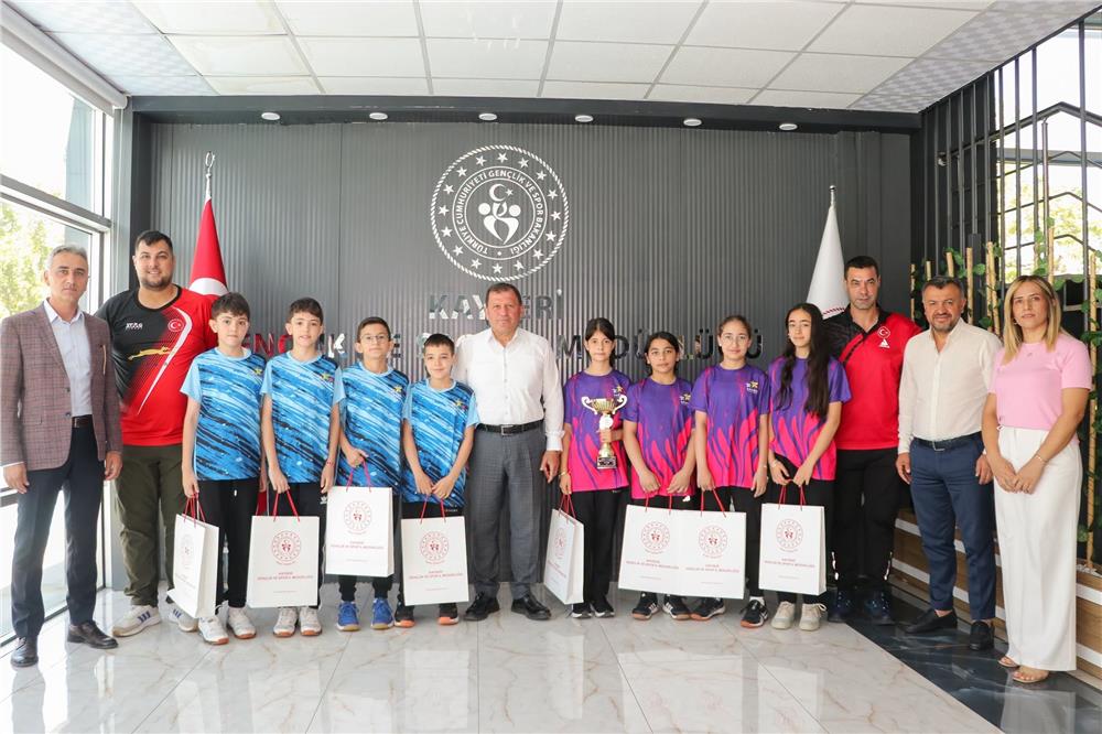 Kayseri kız takımı ANALİG’de Türkiye şampiyonu oldu