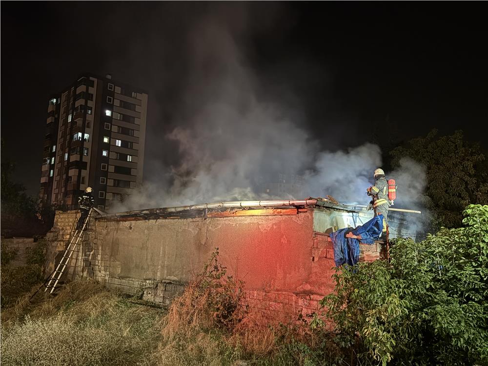 Kayseri'de müstakil ev cayır cayır yandı
