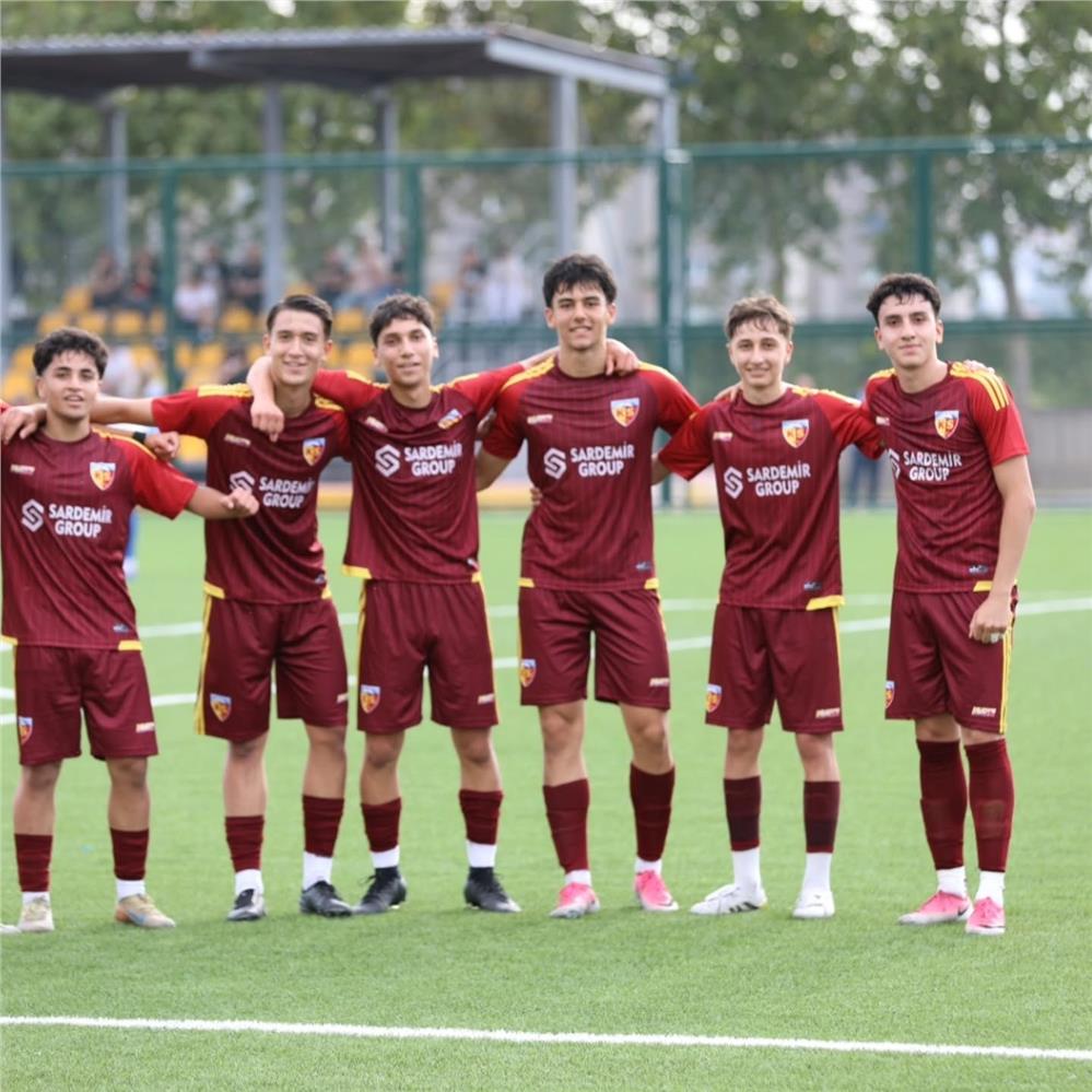 Kayserispor U17 takımı gol olup yağdı