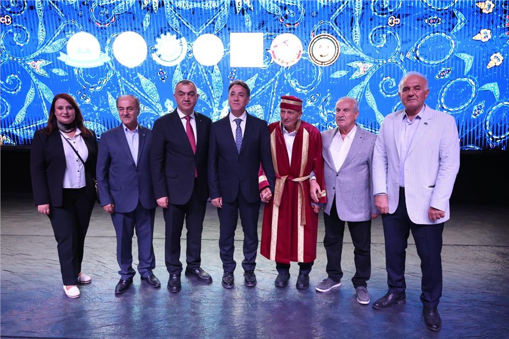 KAYSO’nun 'Yılın Ahisi' Mustafa Suat Köylüoğlu haftan giydi