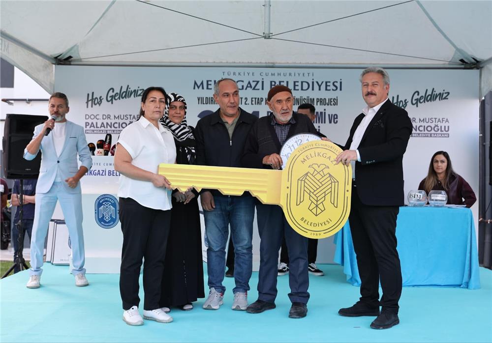 Melikgazi'de 24 aile yeni evlerine kavuştu