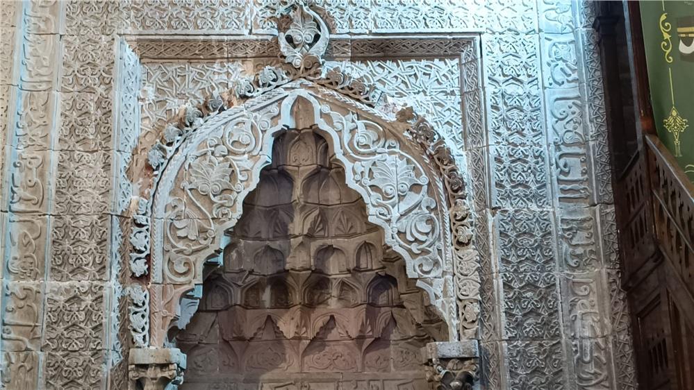 Selçuklu camisinde Osmanlı geleneği yüz yıllardır devam ediyor