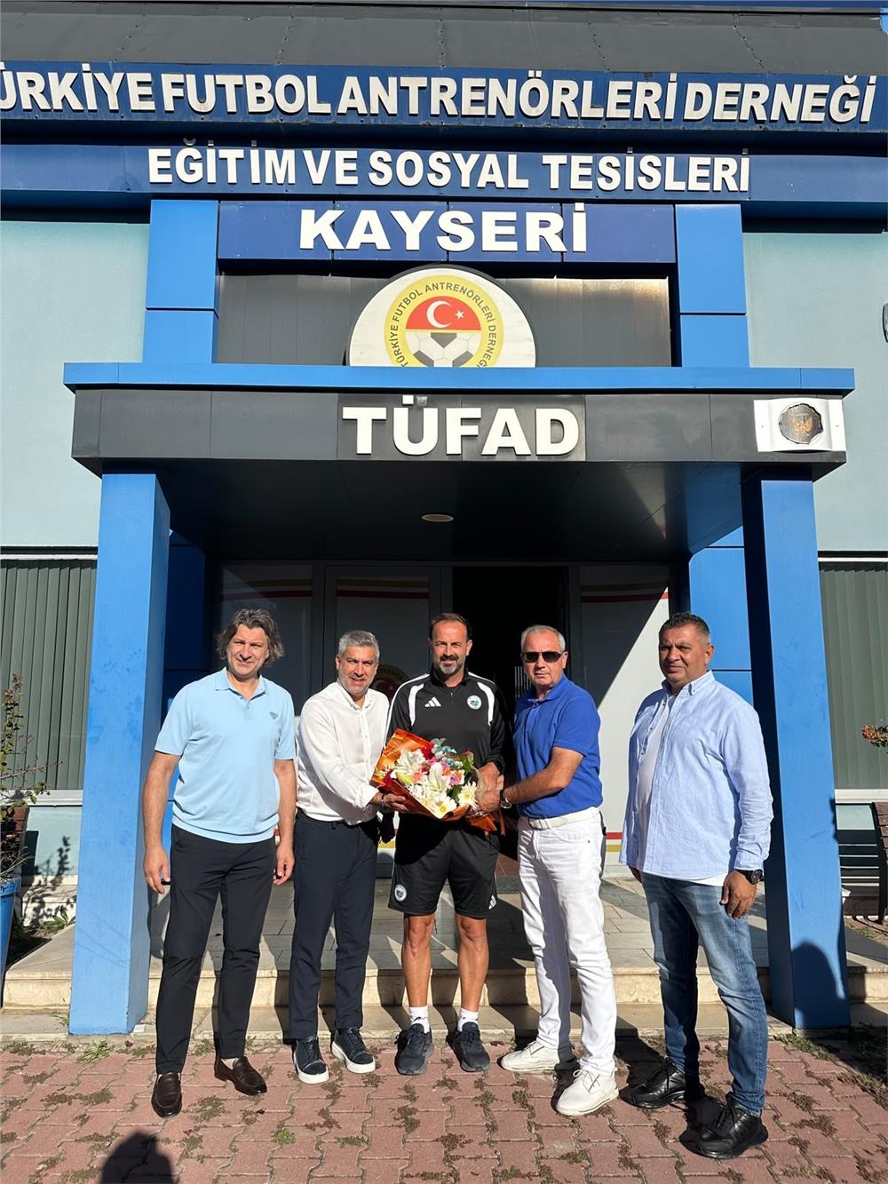 TÜFAD Kayseri Şubesi’nden Adem Çak’a hoşgeldin çiçeği