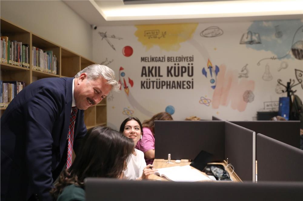 Akıl Küpü Kütüphaneleri'ne yoğun ilgi