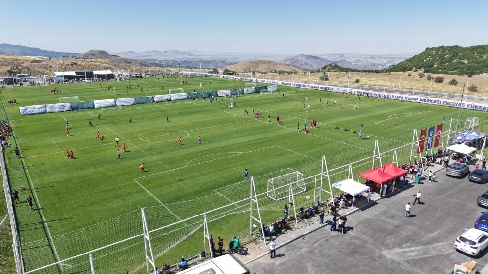 Erciyes Yüksek İrtifa Kamp Merkezi 40 takımı ağırladı