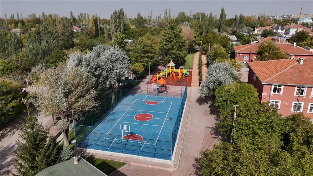 Gürpınar mahallesinde yenilenen, Deringöz Parkı ve yüzme havuzu tanıtılacak