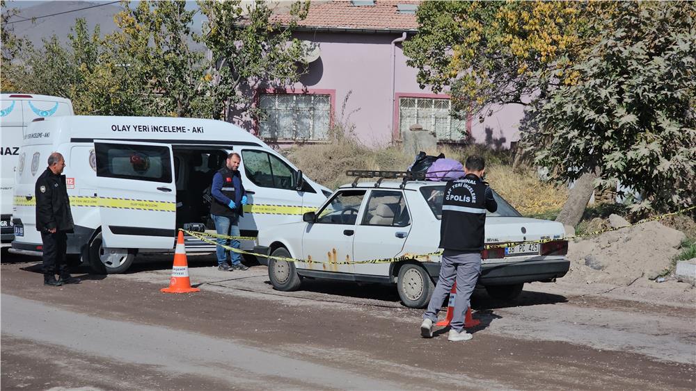 Evinde fenalaşan yaşlı kadın hastaneye gidemeden vefat etti