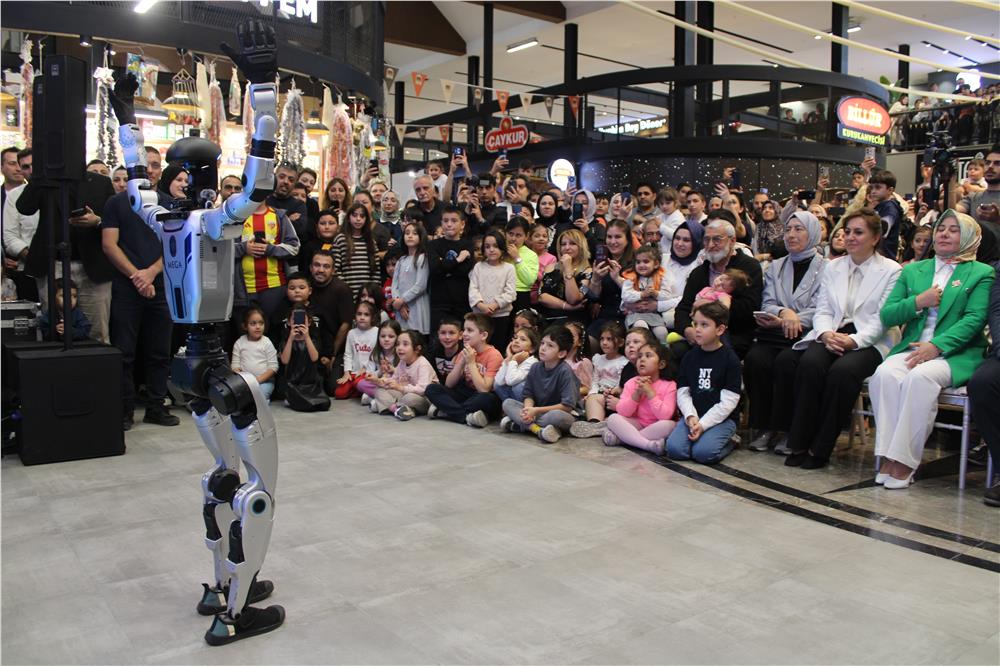 İnsansı robot Mega'ya Kayserililerden yoğun ilgi